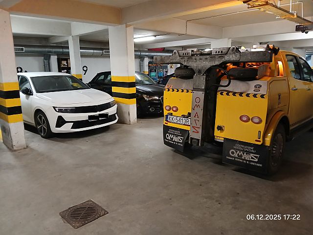 Wyciąganie auta z garażu - Kraków