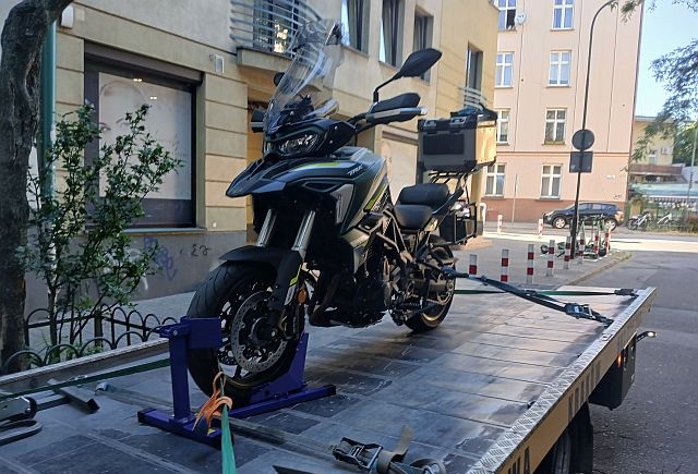 Holowanie lub transport motocykla